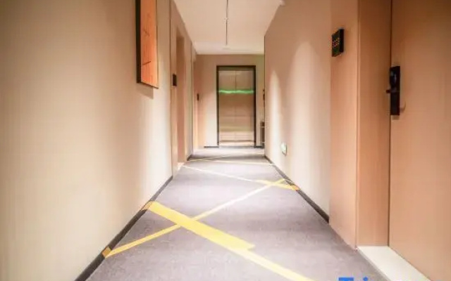 IU Hotel· Linxiang District Government Store, Lincang City