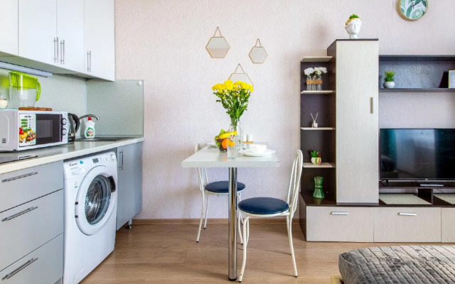 Welcome Home (Velkom Home) on 149 Narodnaya Opolcheniya Avenue
