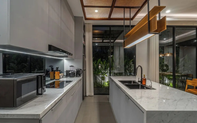 Villa Bedawang - 4BR Villa Seminyak