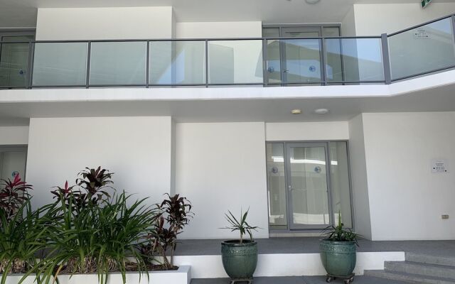 Magnetic Blue Waterfront Apartments