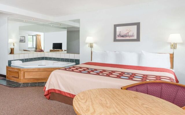 Red Carpet Inn & Suites