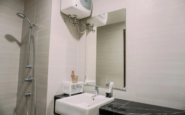 Homey And Warm Studio At West Vista Apartment