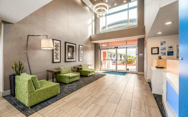 Holiday Inn Express Fremont-Milpitas Central by IHG