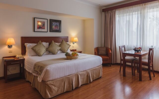 Sea Cliff Court Hotel & Luxury Apartments