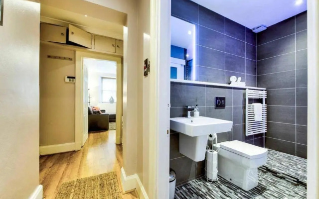 Ultra Modern, West End Village, Refurbished 1 bed