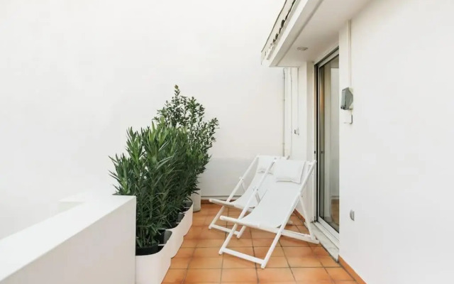 Acropolis Veranda Residence