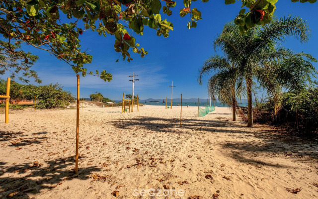 Apto em lindo condomínio pé na areia RPB038