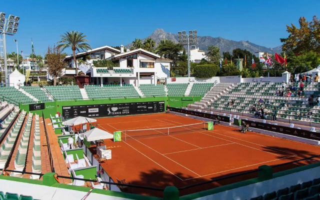 Puente Romano Modern flat, Best location in town