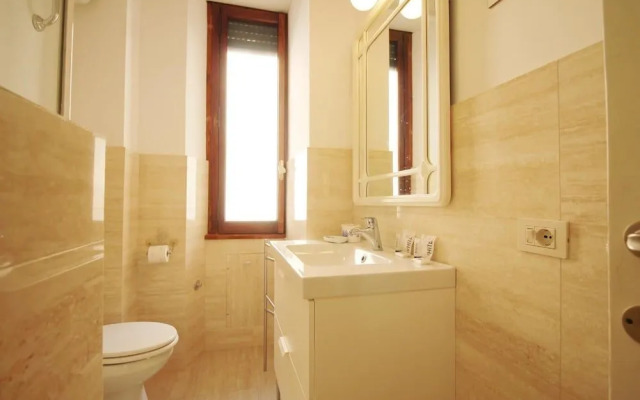 Spacious Apt Steps away from the Vatican