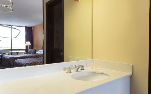 Motel 6 Raleigh, NC – Downtown South