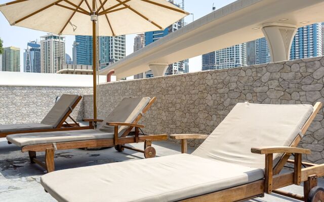 1 Bedroom Apartment with Panoramic Marina Views	