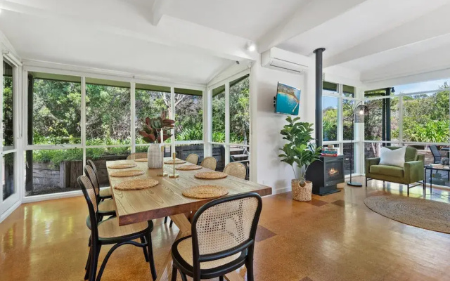 Spacious Coastal 4-bed Steps From the Sand