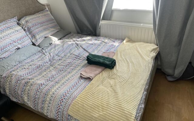 Great 5-bed Wembley Home 25min From Central London