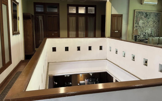 R Residence Jakarta