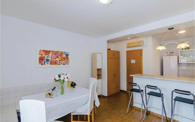 Five-Bedroom Apartment in Zaton Mali