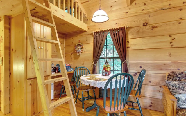 Hendersonville Cabin Near Hiking & Waterfalls!