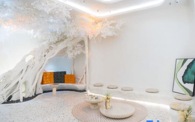 Z-Jimo E-sports Hotel (Qingyuan City Government Shunying Times Square)