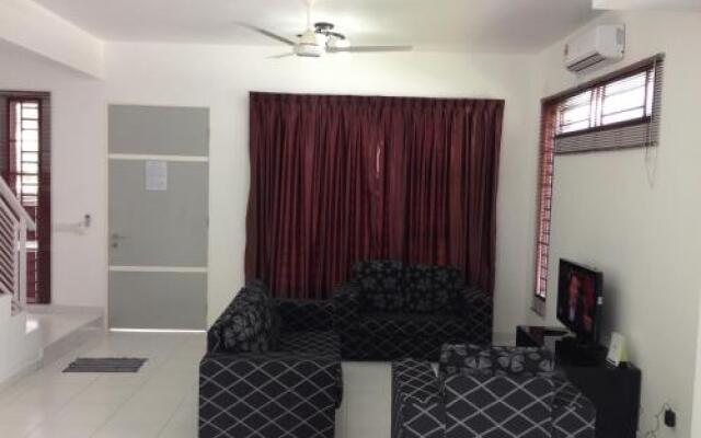 Comfort Holiday Home @ Bukit Indah