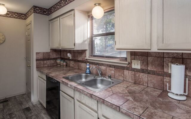 Chelsea House - Three Bedroom Cabin