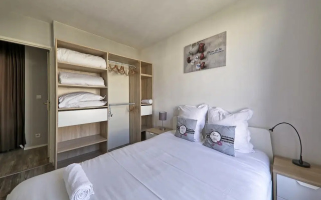 Parkside Apartment I