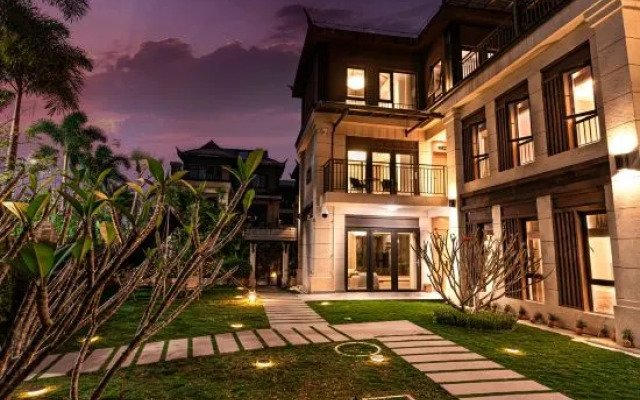 Xishuangbanna Jinghong Jinlong Jiarui Hot Spring Holiday Villa