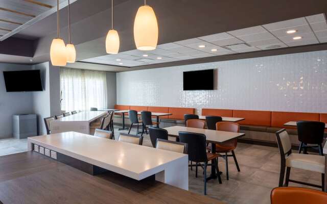 Wingate by Wyndham Kanata West Ottawa