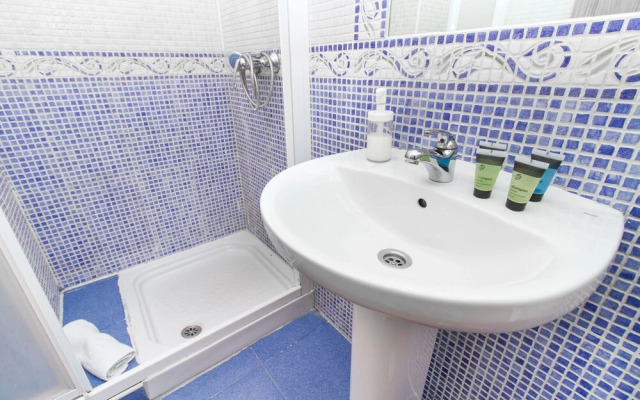 Perfect And Shiny Apartment with Balcony