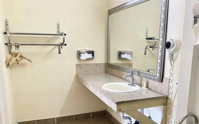 Super 8 by Wyndham Albuquerque Downtown