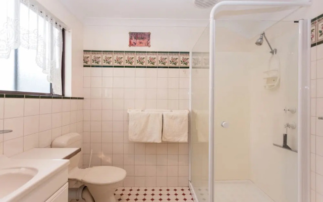 Albany's Big Grove Bed & Breakfast