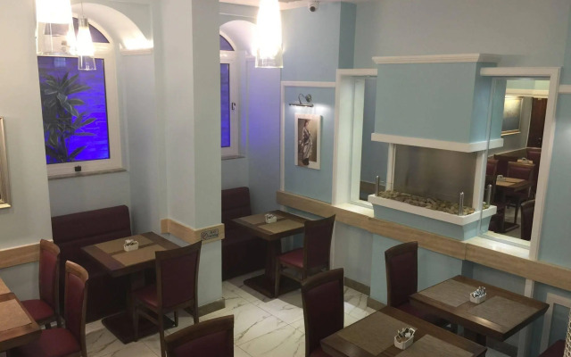 Grand Harbour Hotel