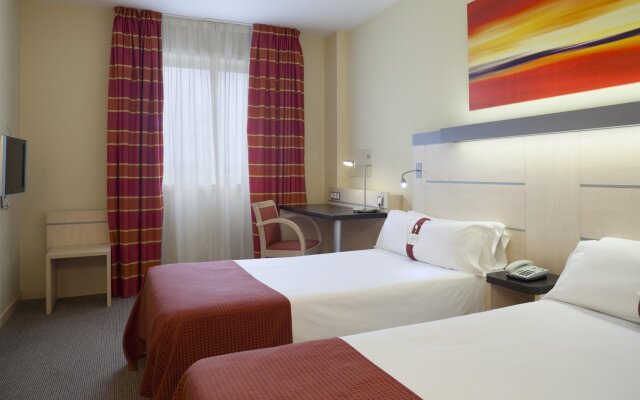 Holiday Inn Express Pamplona, an IHG Hotel