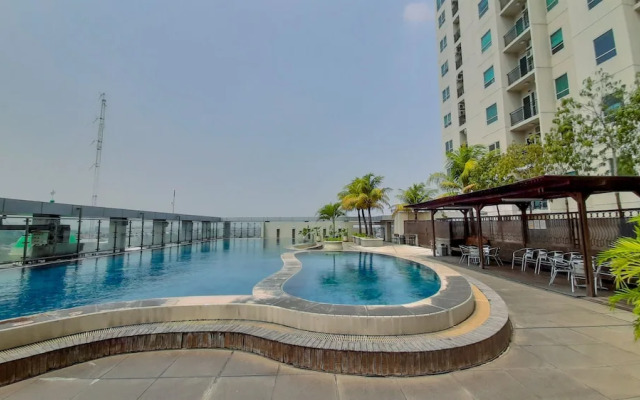 Modern And Homey 2Br At Mt Haryono Square Apartment