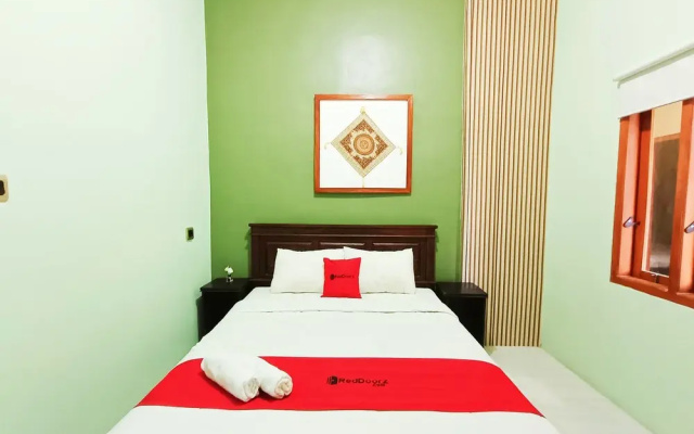 RedDoorz Syariah near Universitas 17 Agustus Banyuwangi
