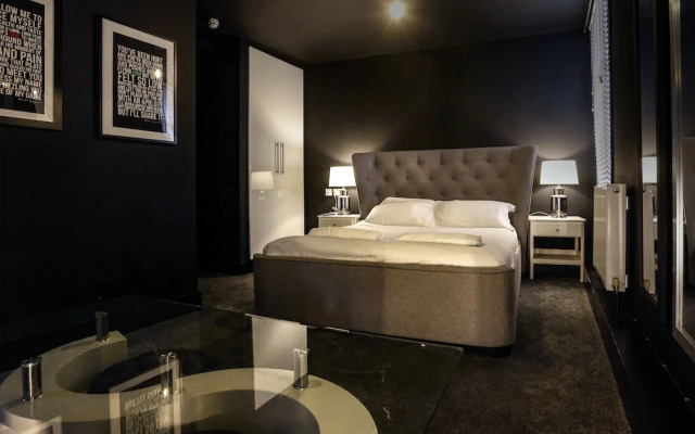 the sea lounge accommodation