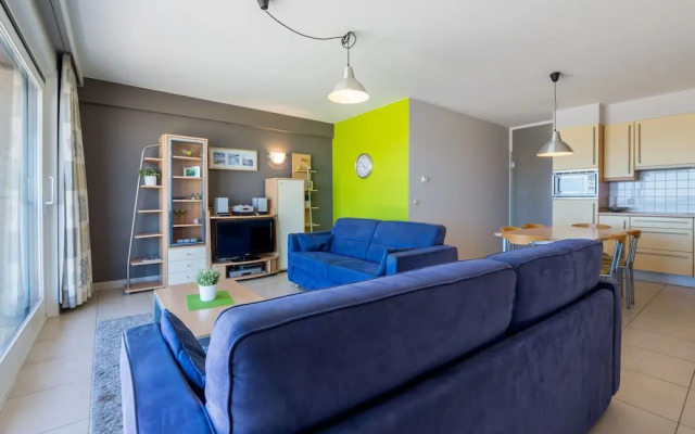 Apartment on Zeedijk With Stunning Sea View