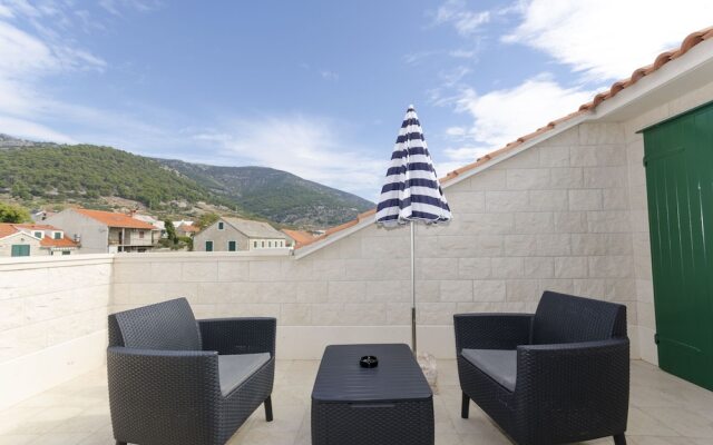 Apartment and Rooms Mate