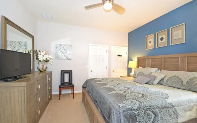 Happy Daze 4 Bedroom Home by RedAwning