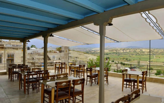 Seki Cave Suites