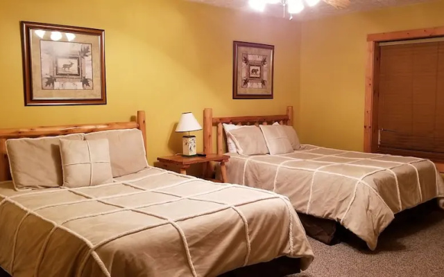 Majestic Views 4 Br cabin by RedAwning