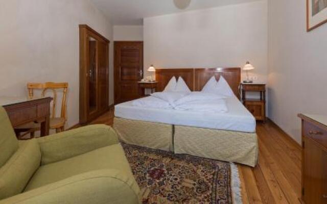 Hotel Lago di Braies