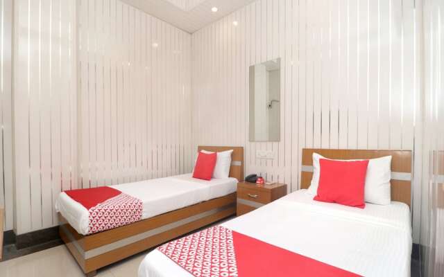OYO 14533 Hotel Mohan