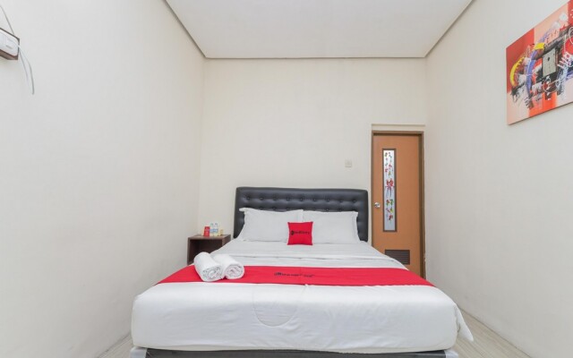 RedDoorz @ WR. Supratman Batu