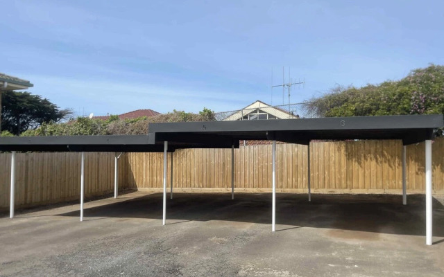 Botanic Racecourse Apartments