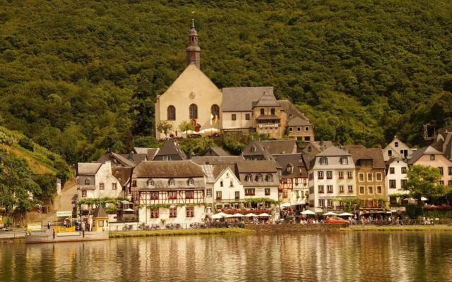 Winzerhotel - Restaurant zum Moselstrand