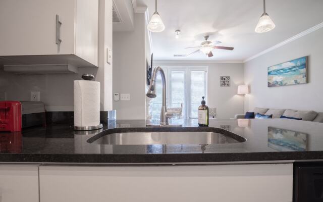 Modern Uptown Dallas Stay by Amyfinehouse