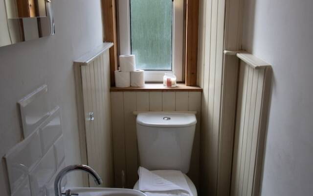 1 Bedroom Flat In Broughton