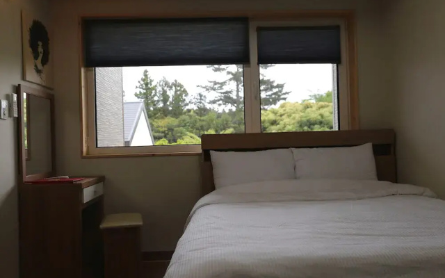 Jeju Batdol Guesthouse