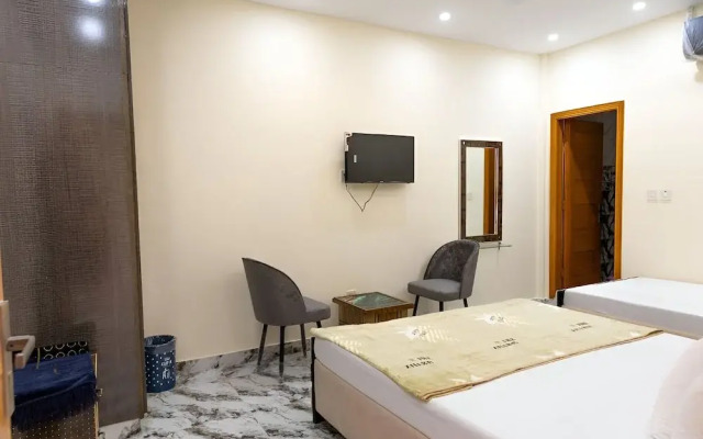 Serene Elegance Hotel