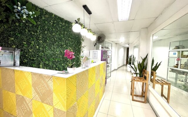 Super OYO 910 Sabaidee Suites