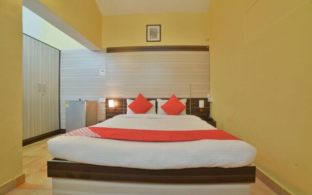 Oyo 30128 Reddys Hotel